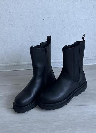 Челси черные pretty little thing