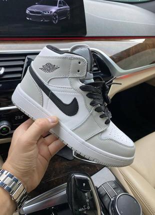 Жіночі кросівки  jordan 1 mid light grey5 фото