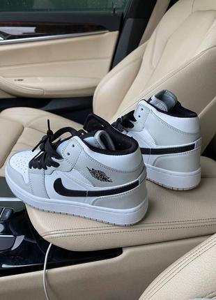 Жіночі кросівки  jordan 1 mid light grey7 фото