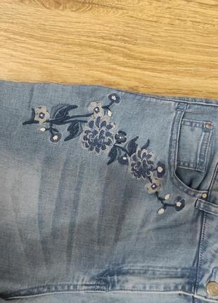 Укороченные джинсы с вышивкой george батал4 фото