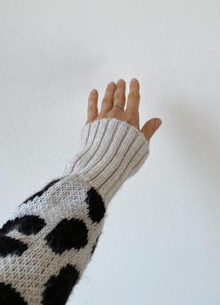 Укороченный пятнистый свитерик с горлом молочный бежевый серый3 фото