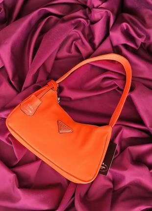 Женская сумка prada re-edition 2005 orange4 фото