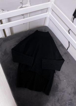Черный свитер с удлинненной спинкой и широким рукавом5 фото
