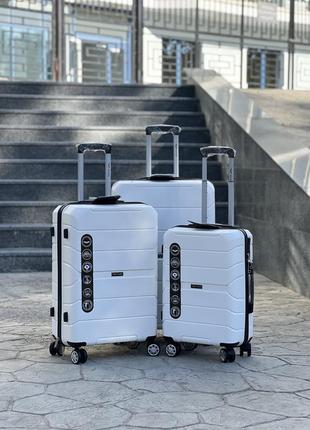 Якісна валіза з поліпропілен ,від польского виробника wings ,чемодан ,дорожня сумка