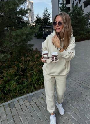 Трендовый теплый костюм оверсайз на флисе с худи