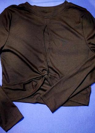 Топ з довгим рукавом та вирізом