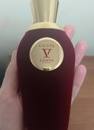 Распылив парфюм v canto cicuta