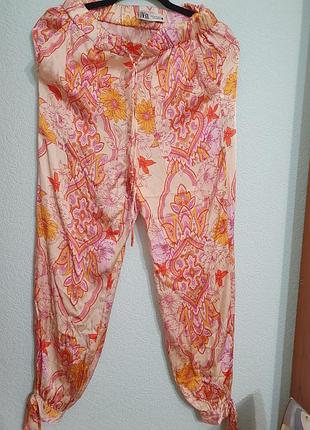 Стильные шелковые брюки zara