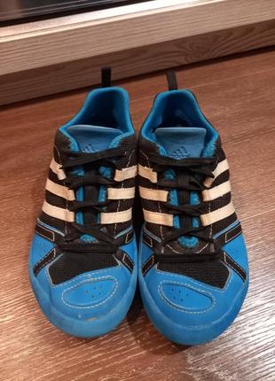 Кроссовки adidas traxion