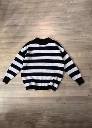 Вязаный свитер в полосочку черно-белый