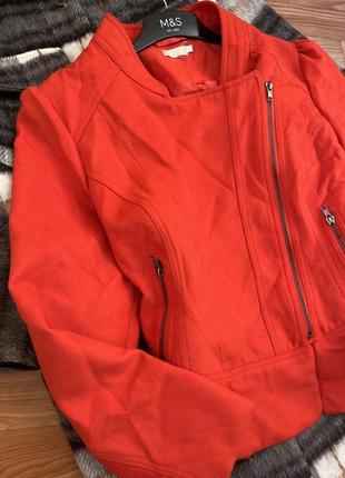 Яскрава помаранчева куртка косуха8 фото