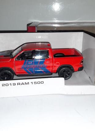 Машинка іграшкова 2019 dodge ram 1500 kinsmart інерційний 1:32 червоний з синім