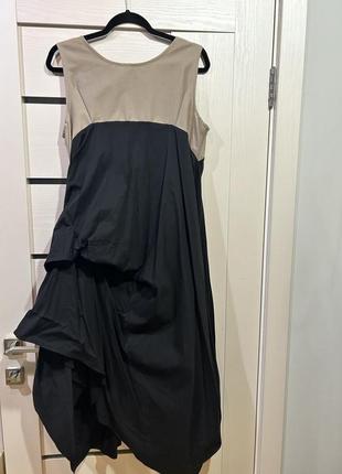 Эффектное платье с драпировкой, длинное