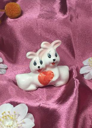 Порцелянова татуетка парних милих зайчиків із серцем зайченята н1484