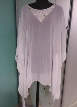 Біла шифонова блуза-разлетайка з декором великого розміру 20-262 фото
