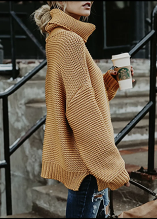 Объемный свитер песочного цвета2 фото