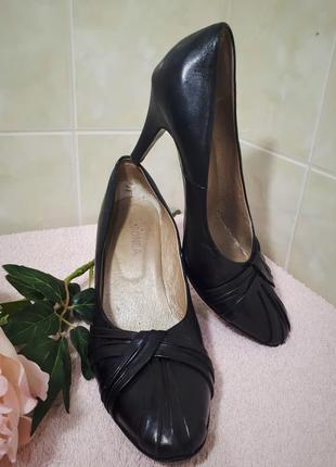 Кожаные элегантные туфли