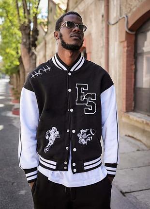 Бомбер оверсайз с принтами черный