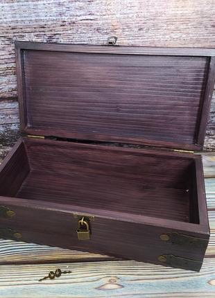 Большой деревянный пиратский сундук