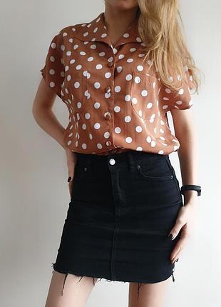 Блуза в горошек средней длины