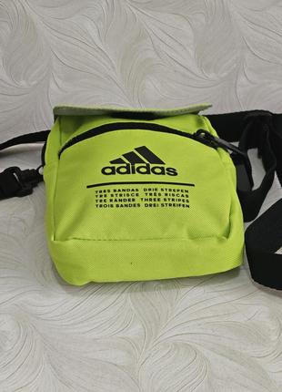 Спортивна сумочка adidas, оригінал4 фото