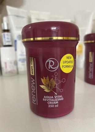 Зволожуючий крем revitalizing vital aqua cream renew