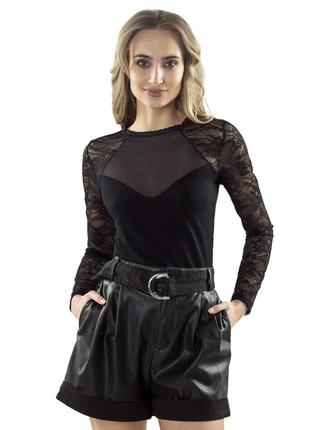 Жіноча блузка чорного кольору з гіпюровими вставками. модель enrica eldar