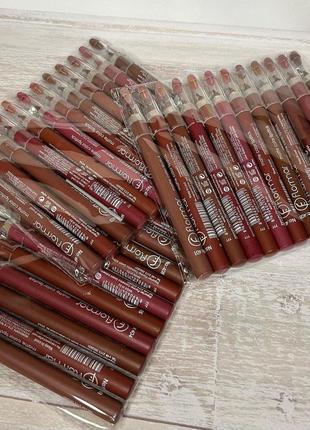 Олівці для губ