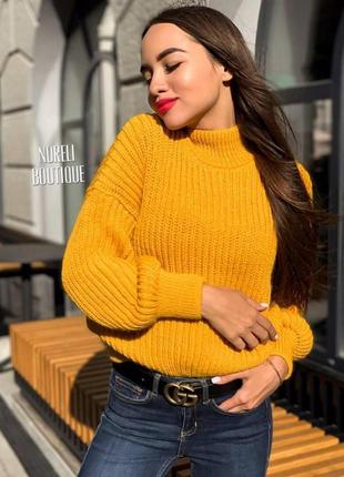 Женский свитер с крупной вязки1 фото