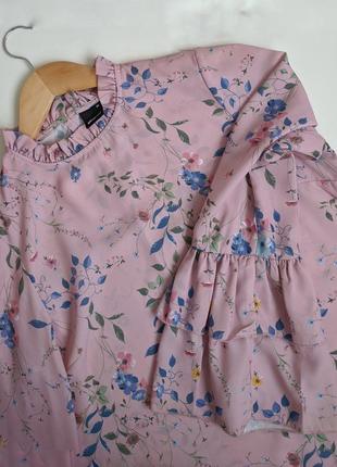 Блузка в квітку з рукавами-воланами, нарядна блузка Атласная gina tricot3 фото