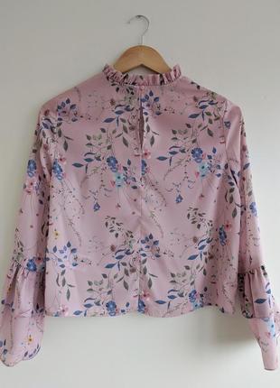Блузка в квітку з рукавами-воланами, нарядна блузка Атласная gina tricot8 фото