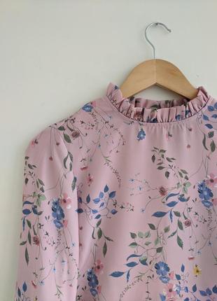 Блузка в квітку з рукавами-воланами, нарядна блузка Атласная gina tricot5 фото