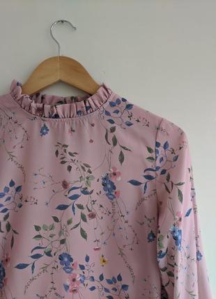 Блузка в квітку з рукавами-воланами, нарядна блузка Атласная gina tricot2 фото