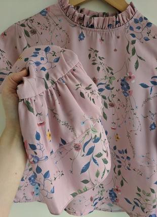 Блузка в квітку з рукавами-воланами, нарядна блузка Атласная gina tricot9 фото