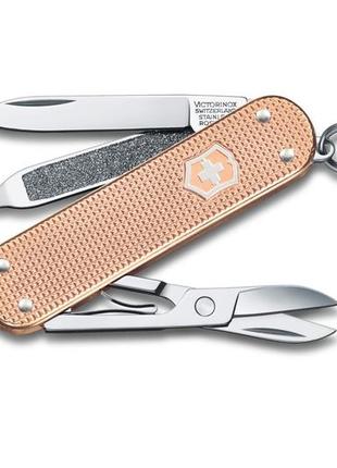 Ніж-брелок victorinox classic sd alox colors fresh peach 58 мм, 5 функцій, бежевий (0.6221.202g)