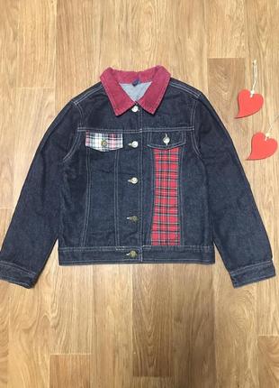 Стильная джинсовая куртка с вставками в  клетку