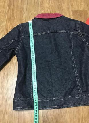 Стильная джинсовая куртка с вставками в  клетку4 фото