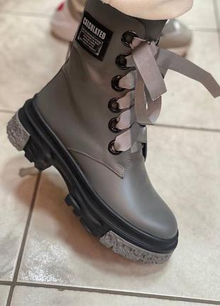 Серые мягкие ботинки