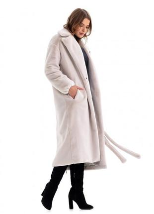 Шуба жіноча утеплена довга, дизайнерська брендова, з поясом, з прикрасою брошка, молочна4 фото