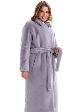 Шуба жіноча утеплена довга, дизайнерська брендова, з поясом, з прикрасою брошка, сіра4 фото