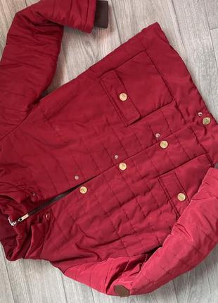 Демисезонная стеганая куртка вишневого цвета размер м 46