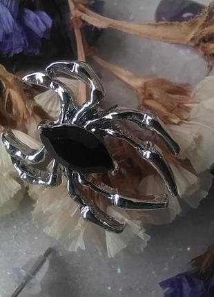 Серьги пауки инкрустированы черными кристаллами в огранке маркиз - цвет серебро3 фото