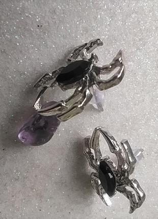 Серьги пауки инкрустированы черными кристаллами в огранке маркиз - цвет серебро4 фото