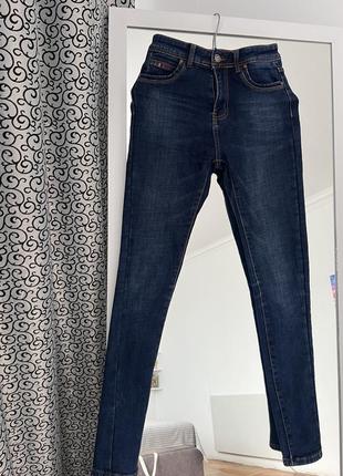 Джинси скіні