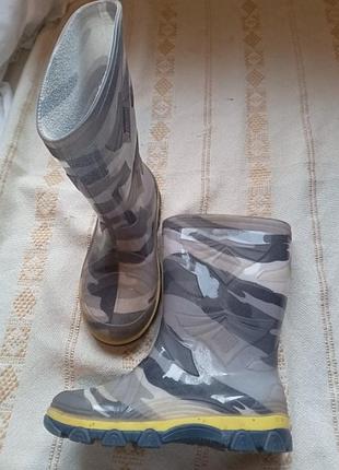 Резиновые сапоги для мальчика 27 р. стелька 17.2 см