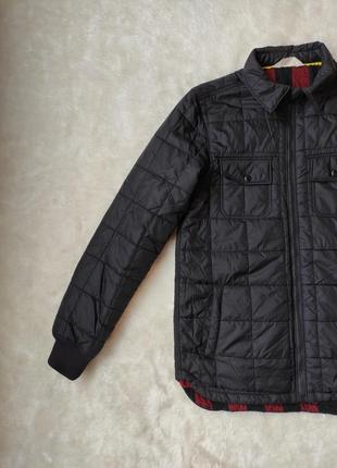 Черная стеганая куртка-рубашка деми курточка короткая с воротником подкладкой в клетку плащевка h&m2 фото