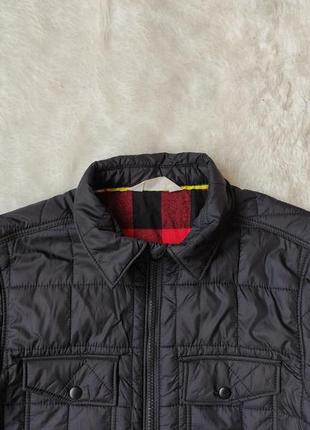 Черная стеганая куртка-рубашка деми курточка короткая с воротником подкладкой в клетку плащевка h&m6 фото