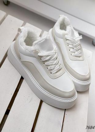 Розпродаж білі зимові утеплені кеди - кросівки з сіро-бежевими вставками на підвищеній підошві