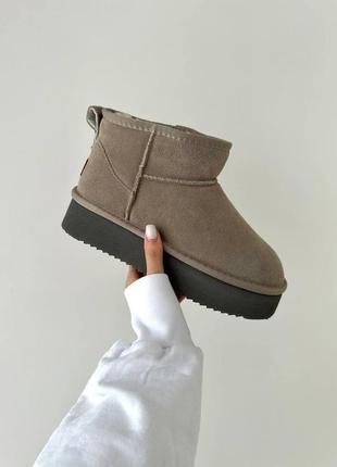 Женские угги бежевые ugg ultra mini beige / grey platform suede