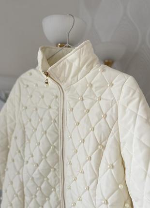 Класична куртка молочного кольору з бусинами та четвертним рукавом у розмірі l2 фото